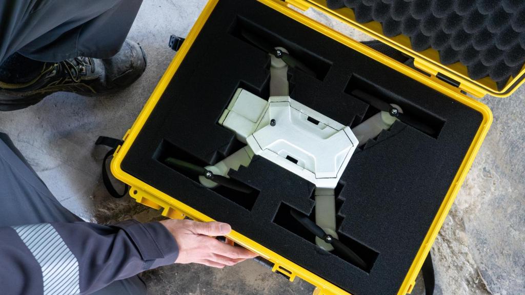 FireDrone en su maleta para transporte.