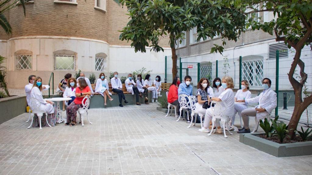 El patio dentro de la Unidad de Salud Mental del Hospital Virgen del Rocío.