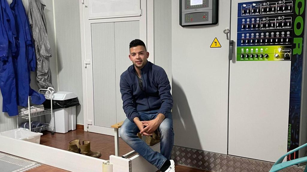 Javier en su granja de Cogeces del Monte.