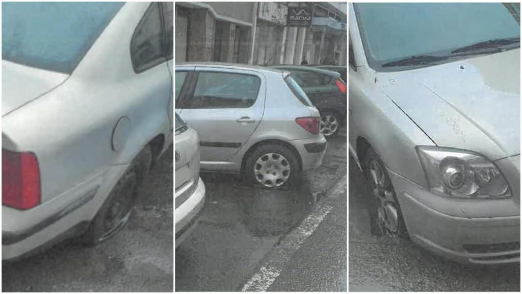 Imagen de varios de los vehículos dañados.