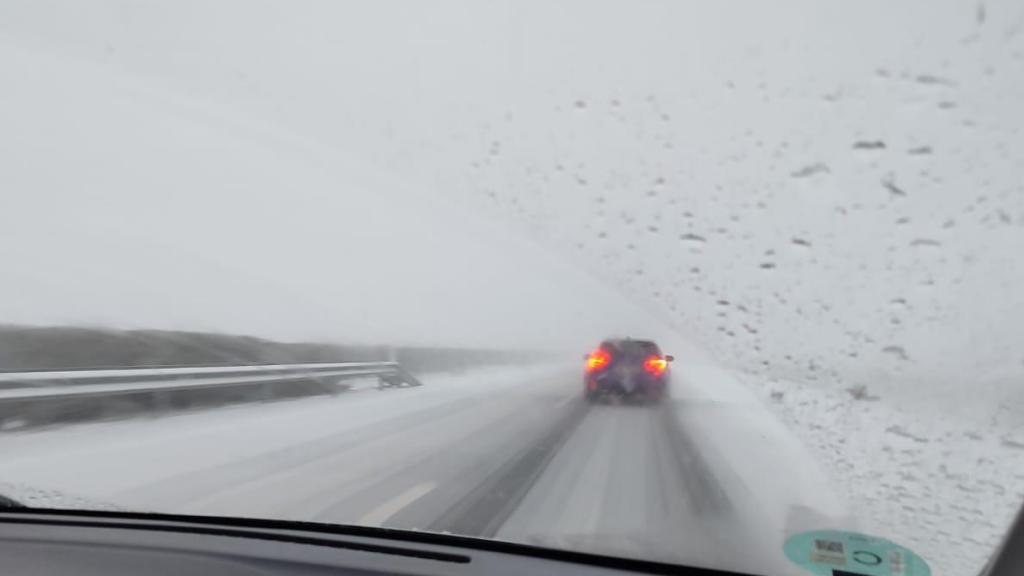 Las intensas nevadas complican la circulación en varias carreteras de la provincia de Valladolid