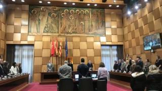 Minuto de silencio en el salón de plenos por las víctimas de los accidentes ferroviarios.