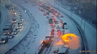 La nieve afecta a más de un centenar de carreteras