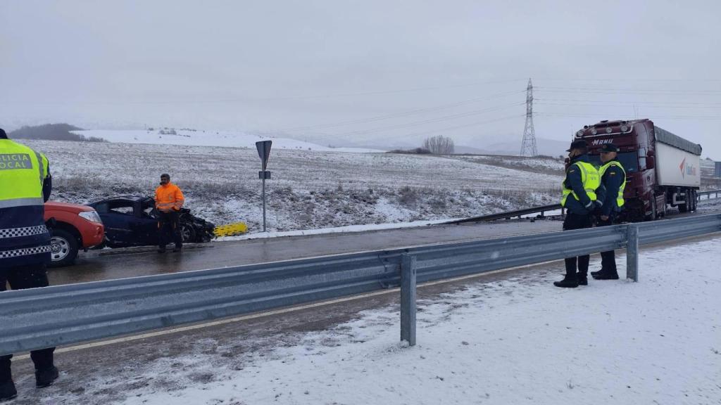 Camión siniestrado en el  km. 179, de la carretera CL-626, término municipal de Guardo