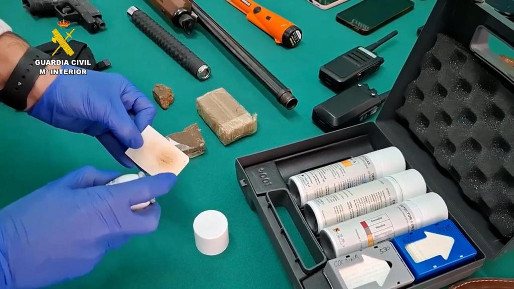 Material incautado en la operación.