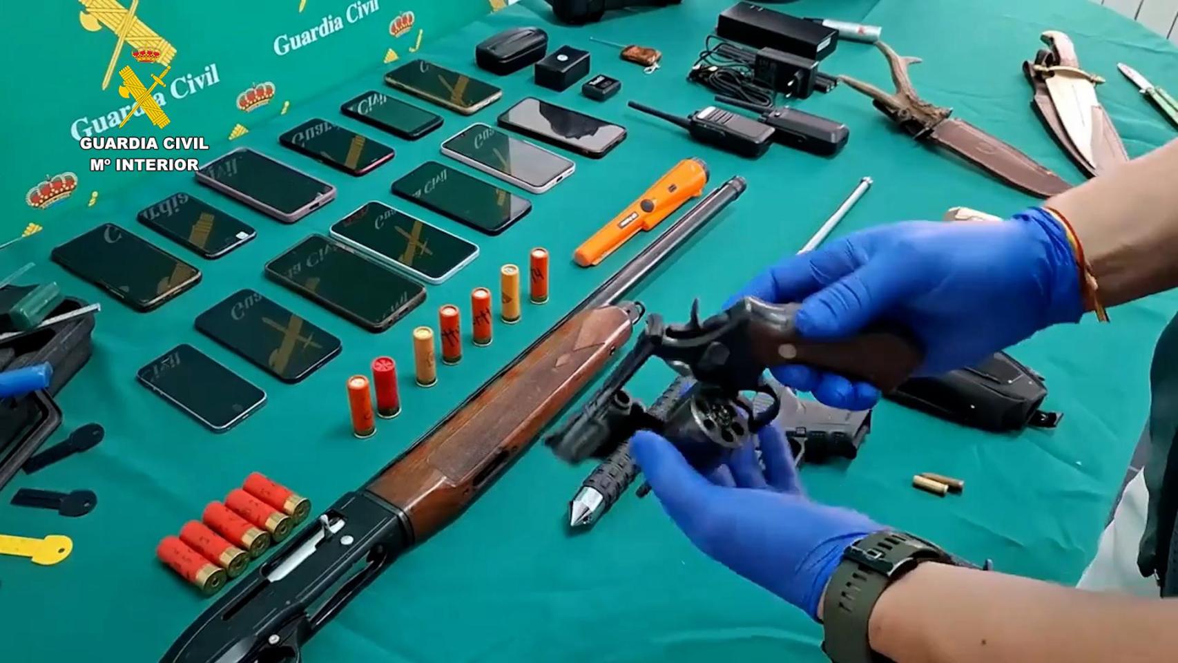 Material incautado en la operación.