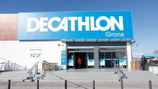 Fachada Decathlon.