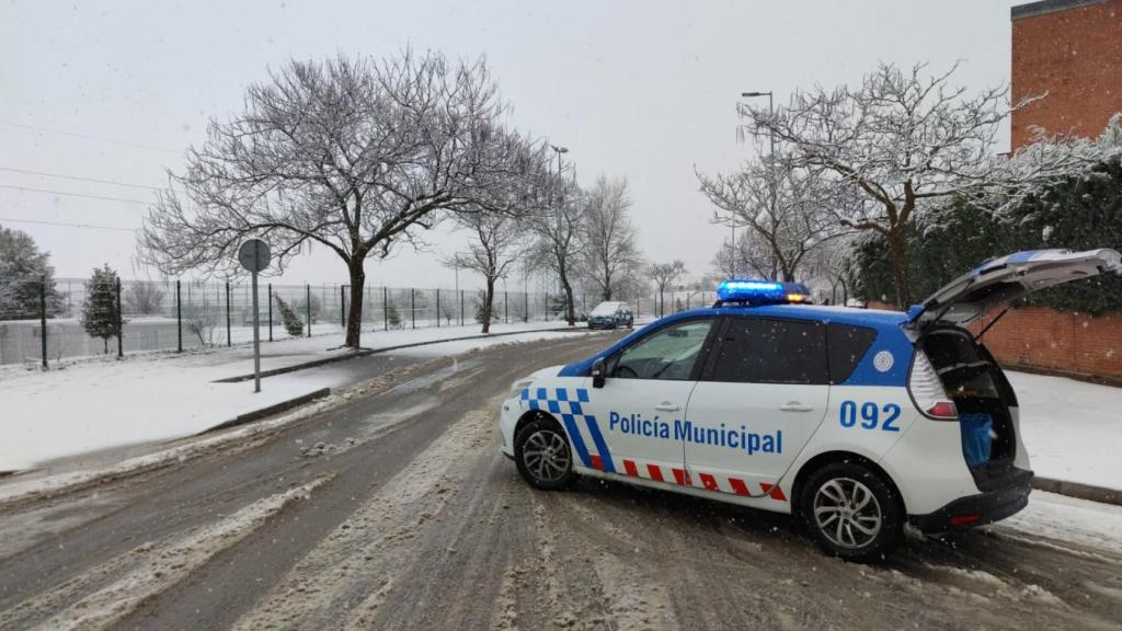 La Policía Local de Valladolid corta el paso a la calle afectada