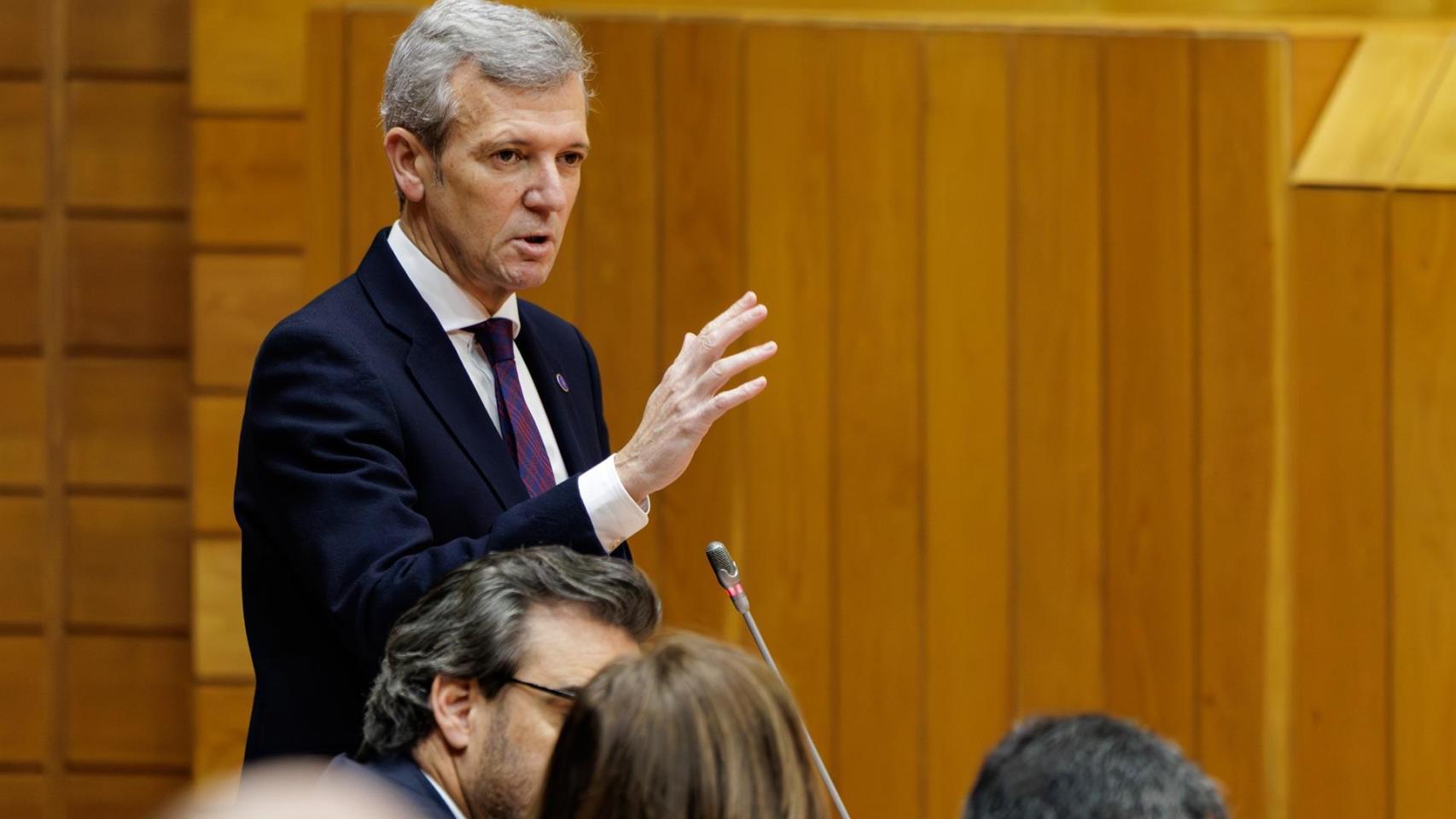 El presidente de la Xunta, Alfonso Rueda, en la sesión de control del Parlamento de Galicia