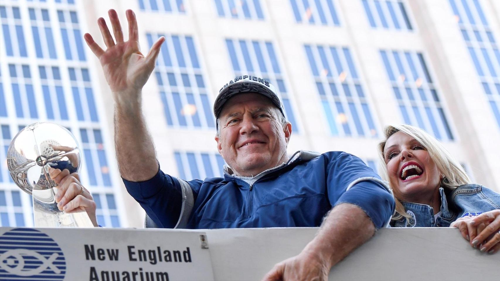 Bill Belichick festejando una de sus Super Bowls con los Patriots