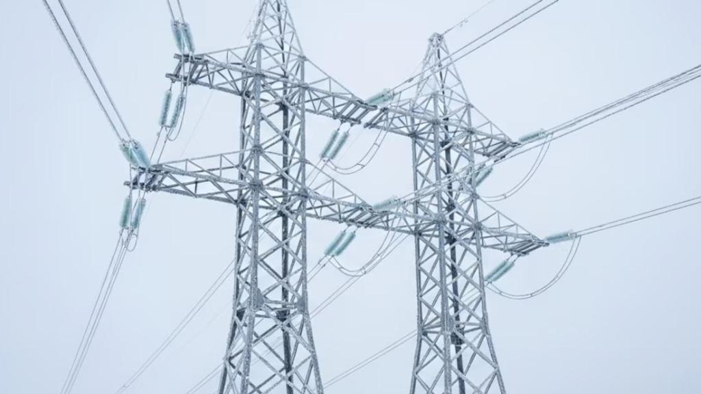 Nevada en redes eléctricas de alta tensión.