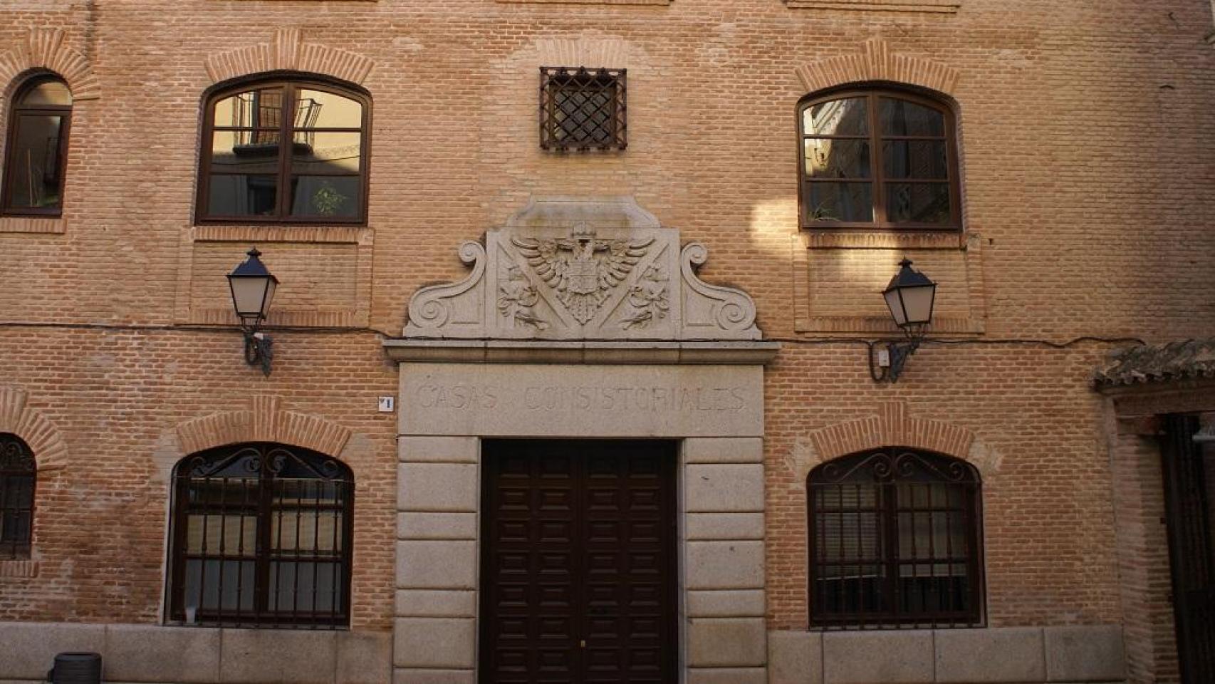 Entrada al Ayuntamiento de Toledo por la plaza del Consistorio.