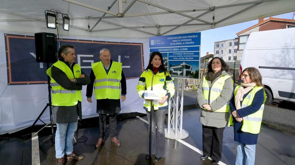 La conselleira de Vivenda e Planificación de Infraestruturas, María Martínez Allegue, visita proyectos de vivienda apoyados por la Xunta.