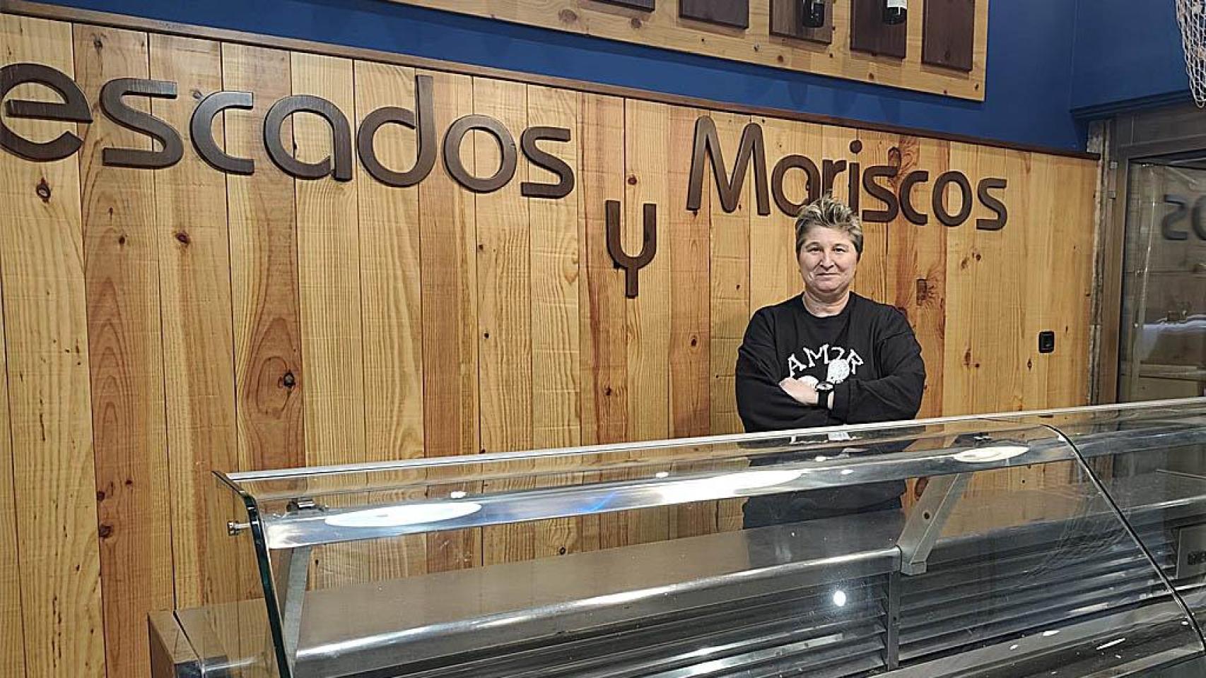 Imagen de Judith en la Pescadería Eugenia tras su cierre.