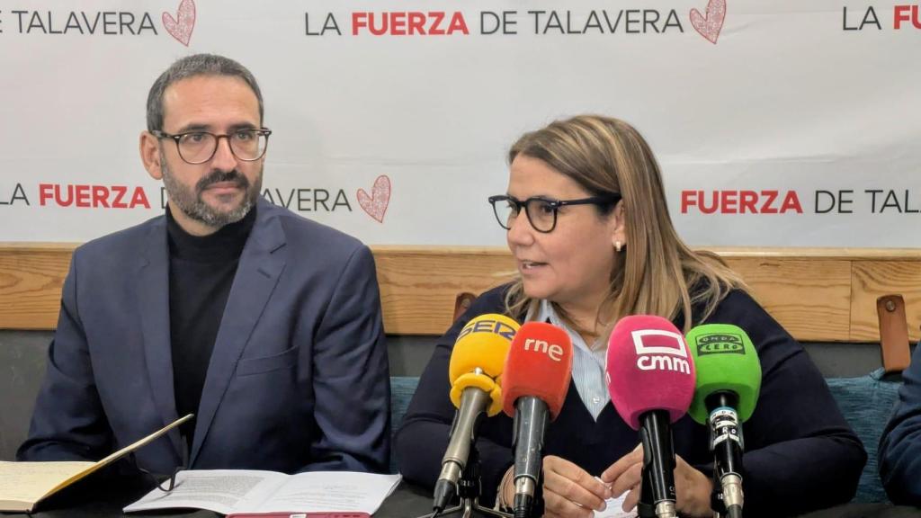 Tita García y Sergio Gutiérrez durante el desayuno informativo ofrecido este miércoles en Talavera de la Reina.