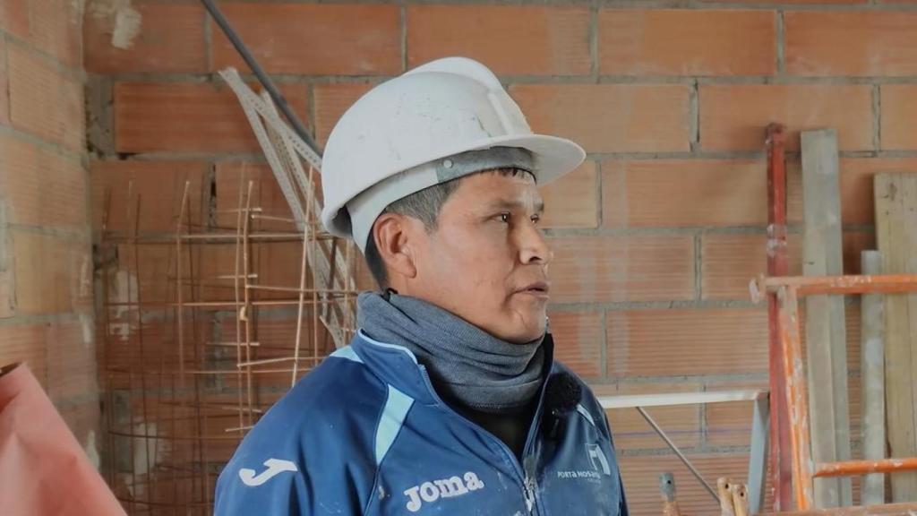 Imagen de Albino, albañil boliviano.