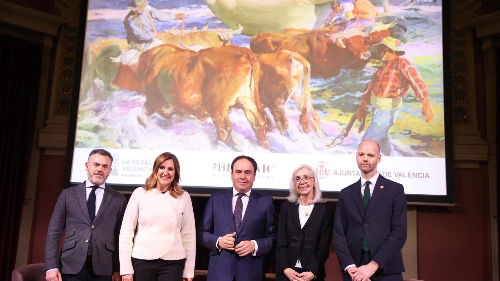 Pérez Llorca y Catalá tras la firma del acuerdo este miércoles en Madrid. EE