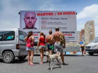 El rastro de Kevin Parle en un cartel de Se busca en Benidorm en 2015.