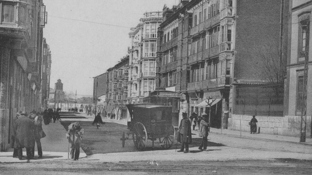 Un tranvía en la calle de Miguel Íscar