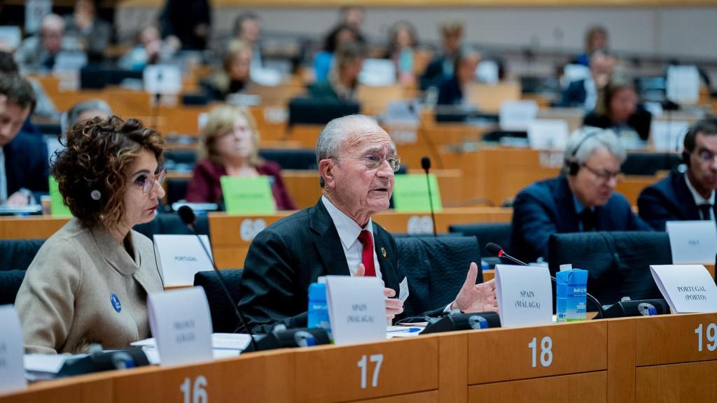 Francisco de la Torre y María Jesús Montero, este miércoles en la presentación en el Parlamento Europeo.