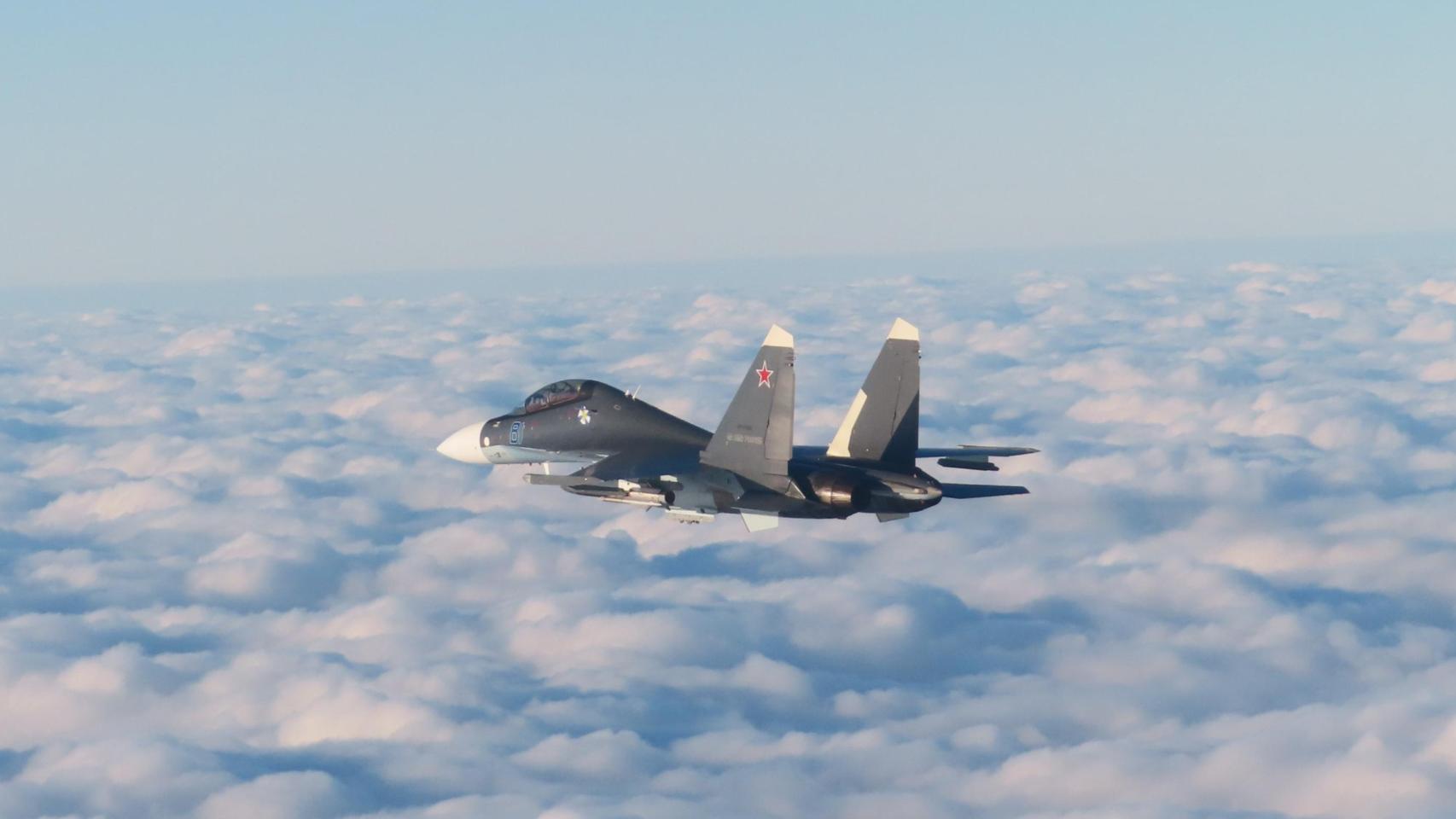 Caza Su-27 de Rusia interceptado por los F-18 españoles