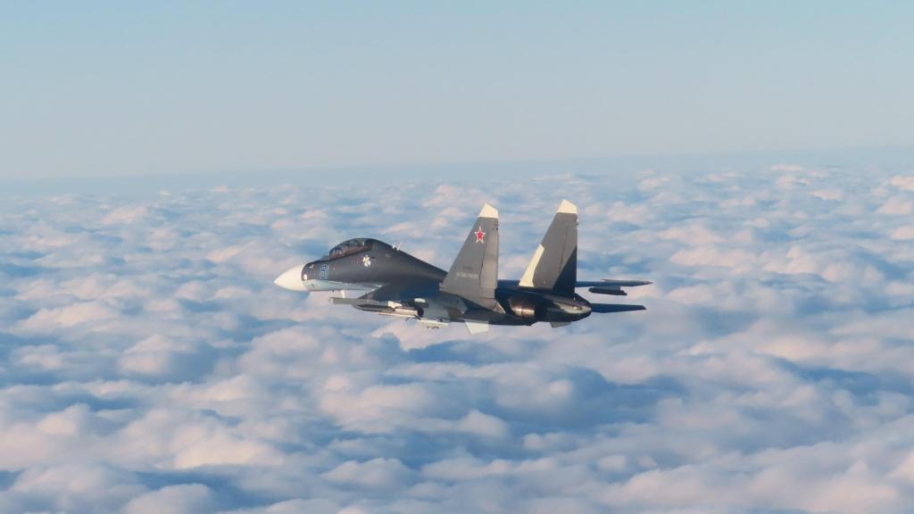 Caza Su-27 de Rusia interceptado por los F-18 españoles