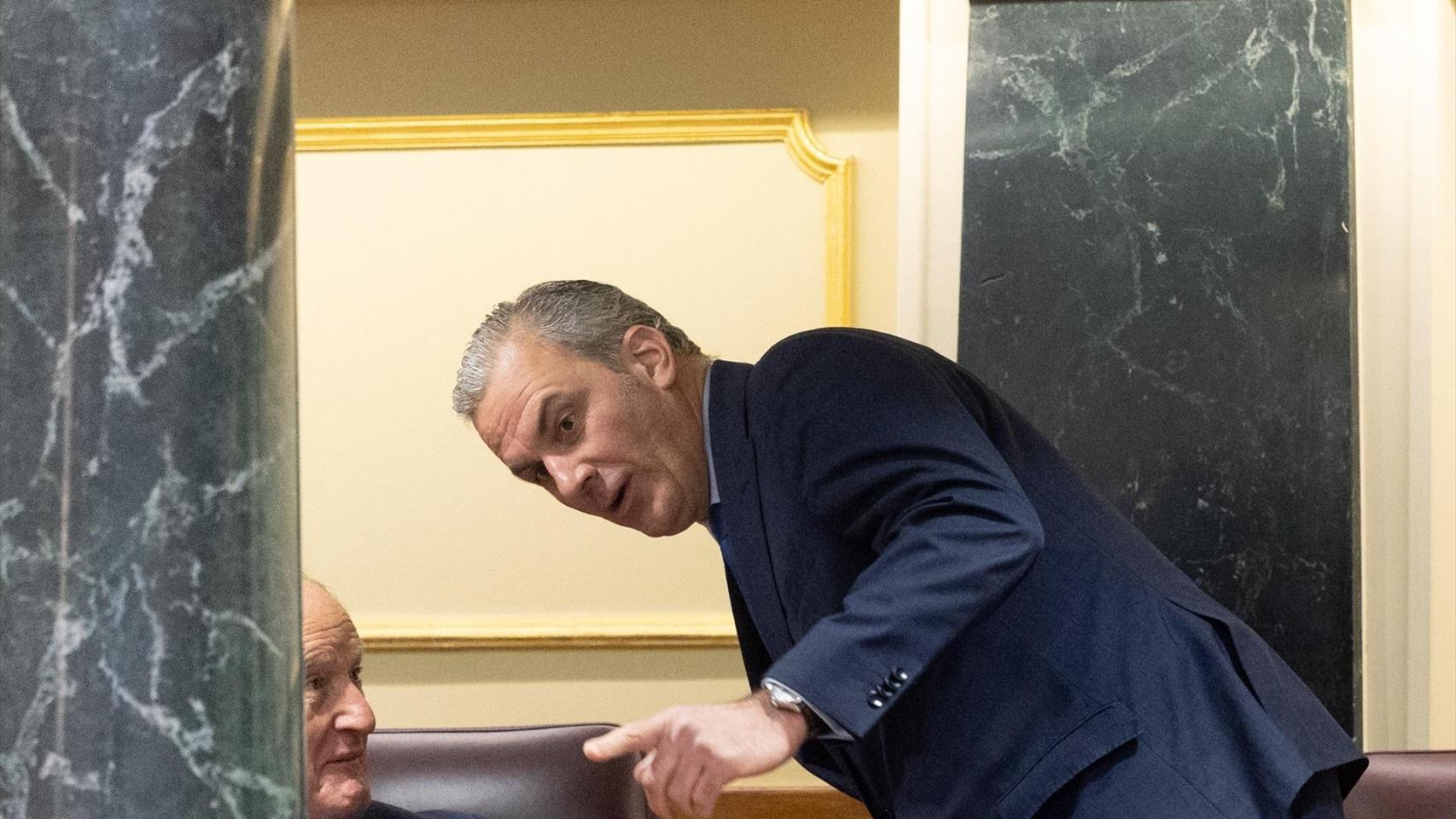 El diputado de Vox, Javier Ortega Smith, durante una sesión plenaria extraordinaria en el Congreso de los Diputados, a 27 de enero de 2026.