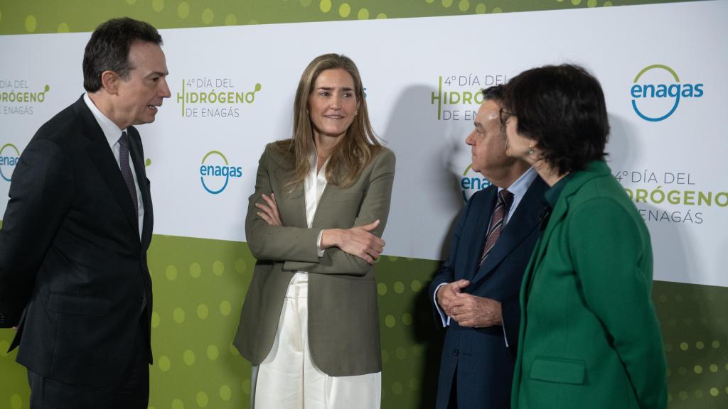 El CEO de Enagás, Arturo Gonzalo, la ministra para la Transición Ecológica, Sara Aagesen, el presidente de Enagás, Antonio Llardén, y la presidenta de la CNMC, Cani Fernández, el 4º Día del Hidrógeno de Enagás.