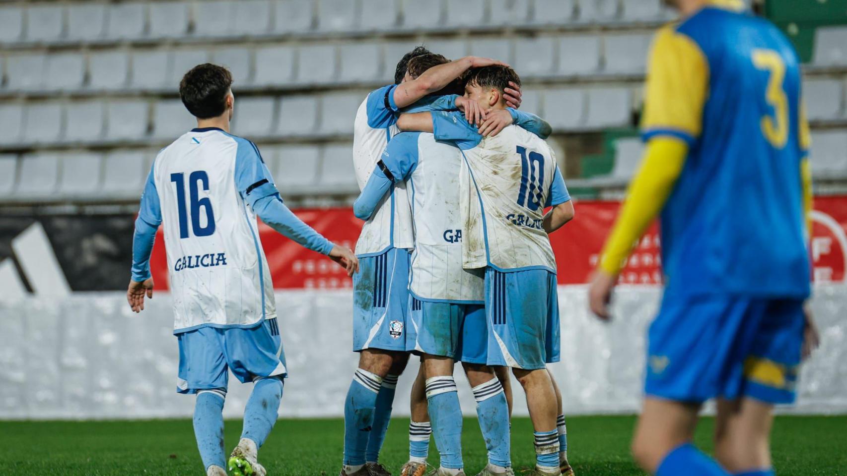 Los jugadores de Galicia celebran un gol