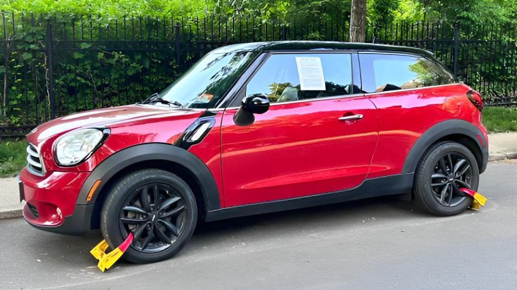 Vehículo estacionado.