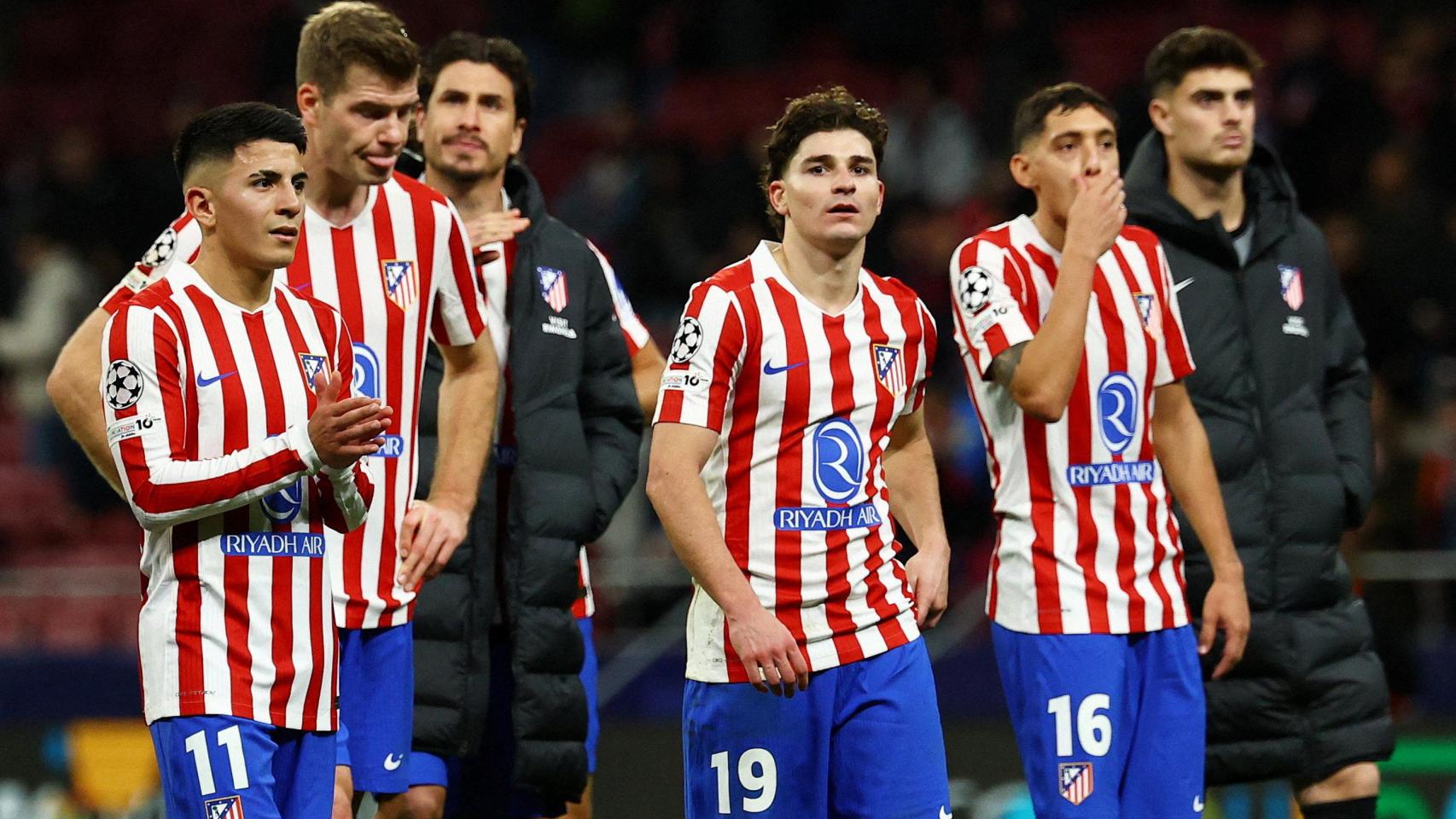 Los jugadores del Atlético, cabizbajos tras perder contra el Bodo Glimt.