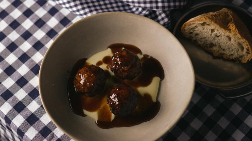 Sus albóndigas de jabalí ya han sido celebradas con el boca a boca.