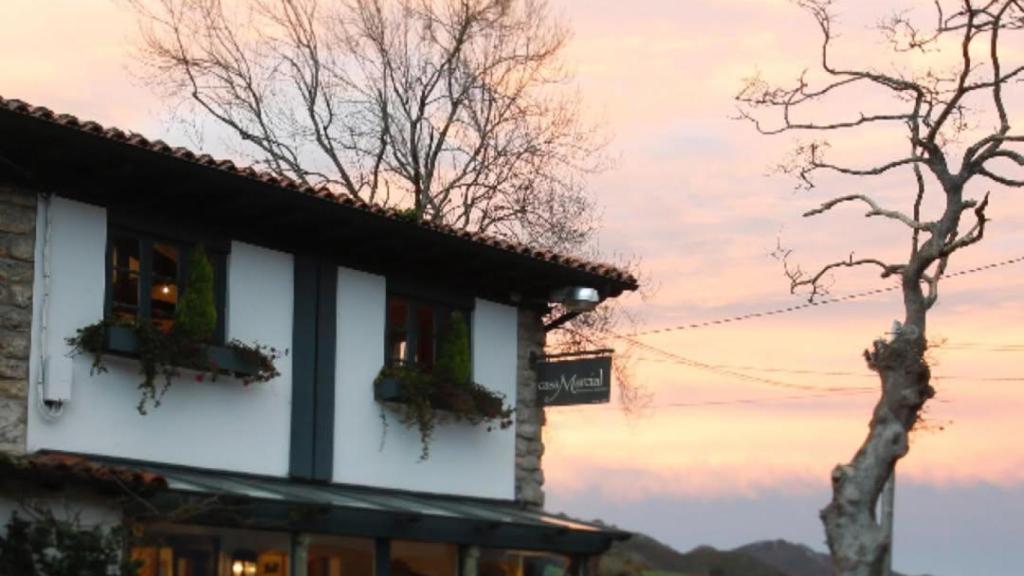 El restaurante Casa Marcial visto desde fuera.