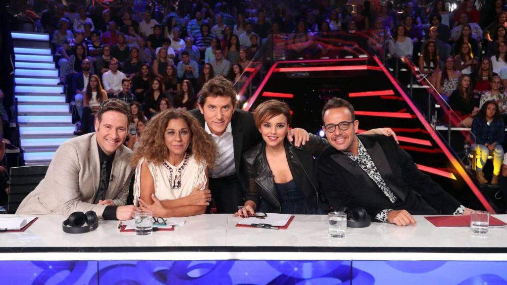 Manel Fuentes, en el centro, jurado al jurado de 'TCMS', Carlos Latre, Lolita, Chenoa y Àngel Llàcer, en una edición del pasado.