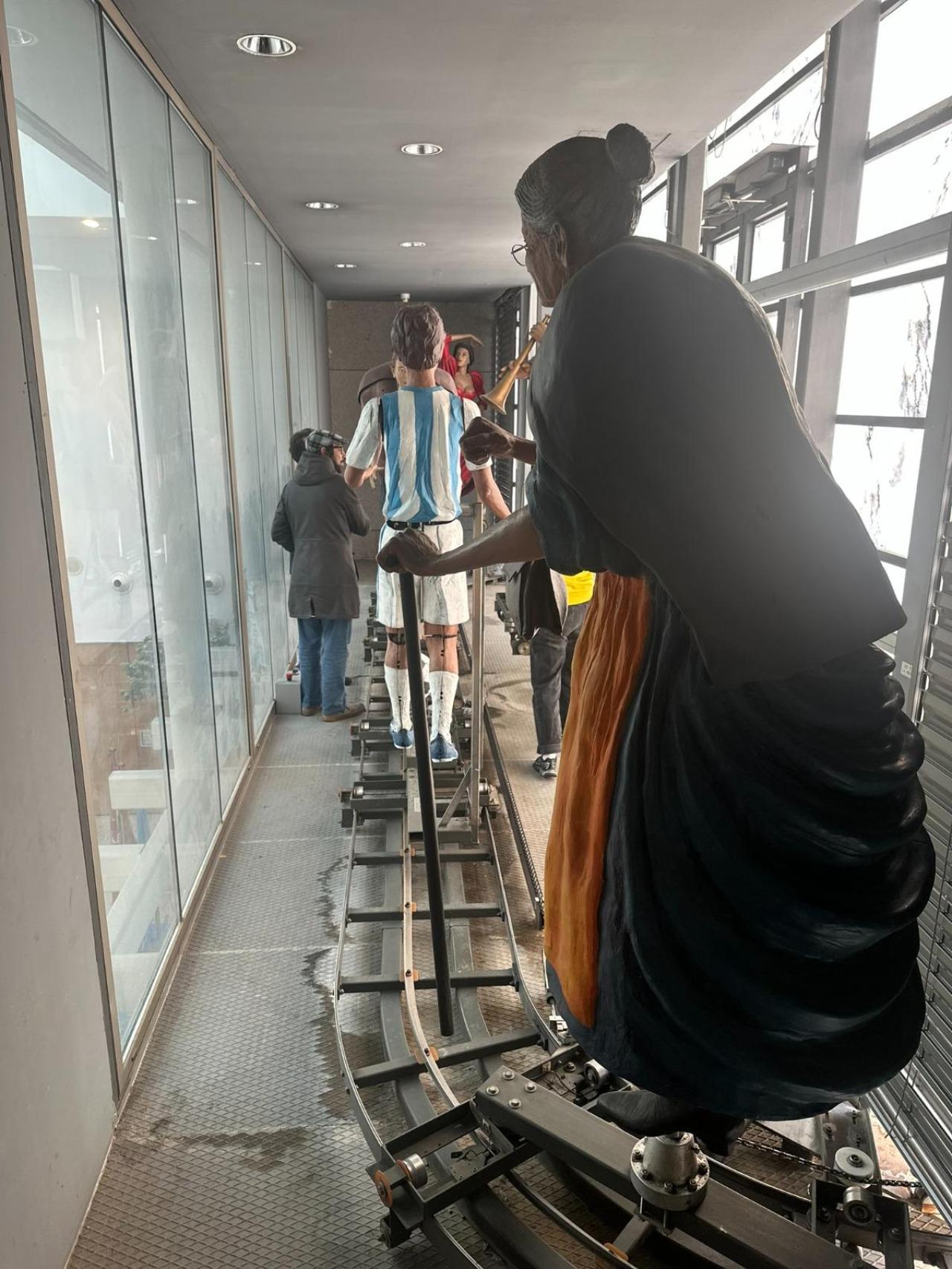 Las figuras y el mecanismo.