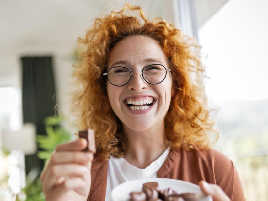 Una onza de chocolate negro puede mejorar el ánimo.