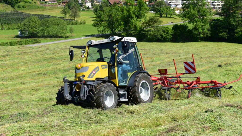 El tractor eléctrico asistido por energía solar SKE 40.