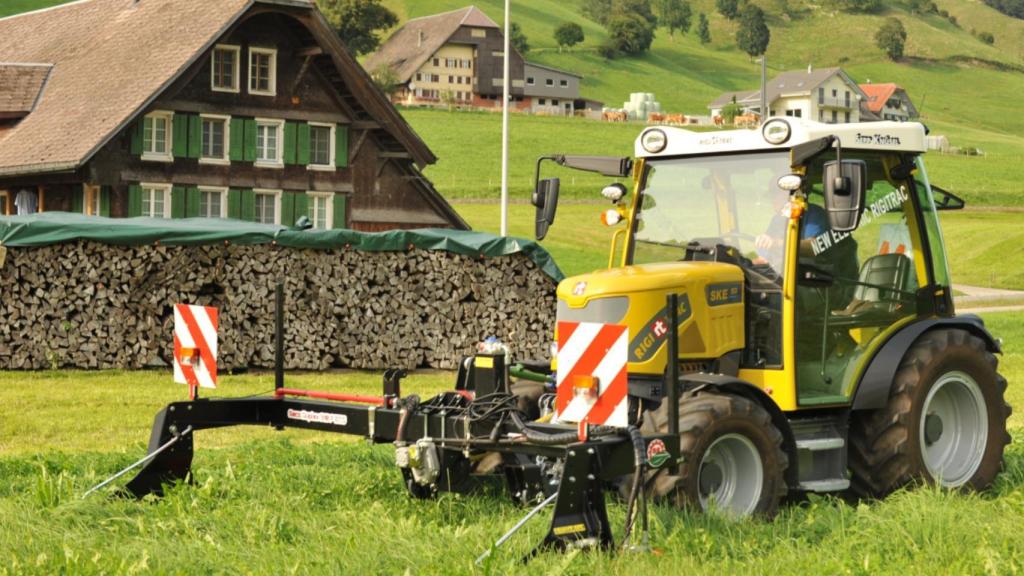 El tractor eléctrico asistido por energía solar SKE 40.