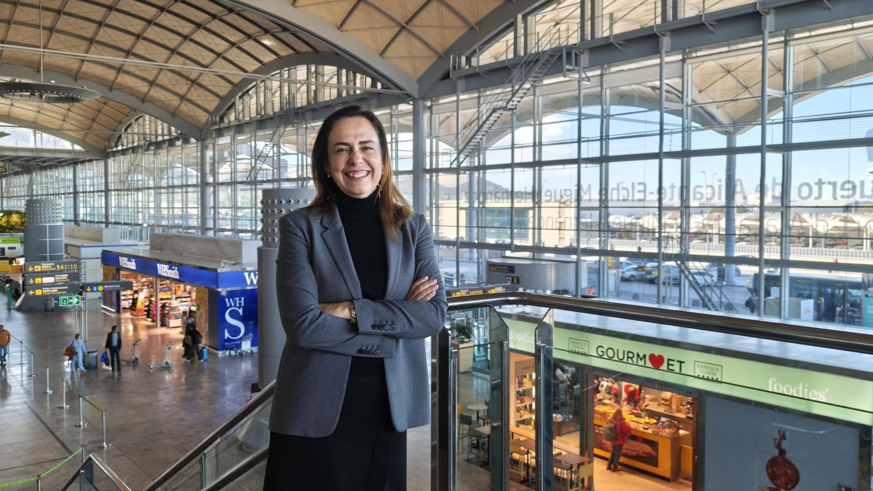 Laura Navarro, en la terminal del Miguel Hernández, este enero.