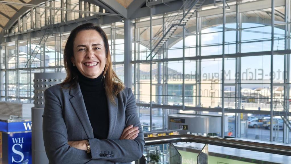 Laura Navarro, en la terminal del Miguel Hernández, este enero.