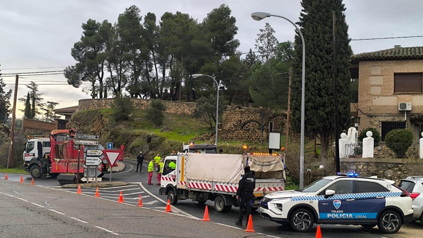 Corte de la carretera de subida al Valle de Toledo.