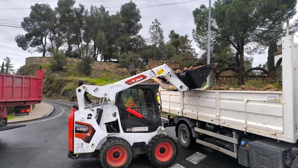 Trabajos en la carretera de subida al Valle de Toledo.