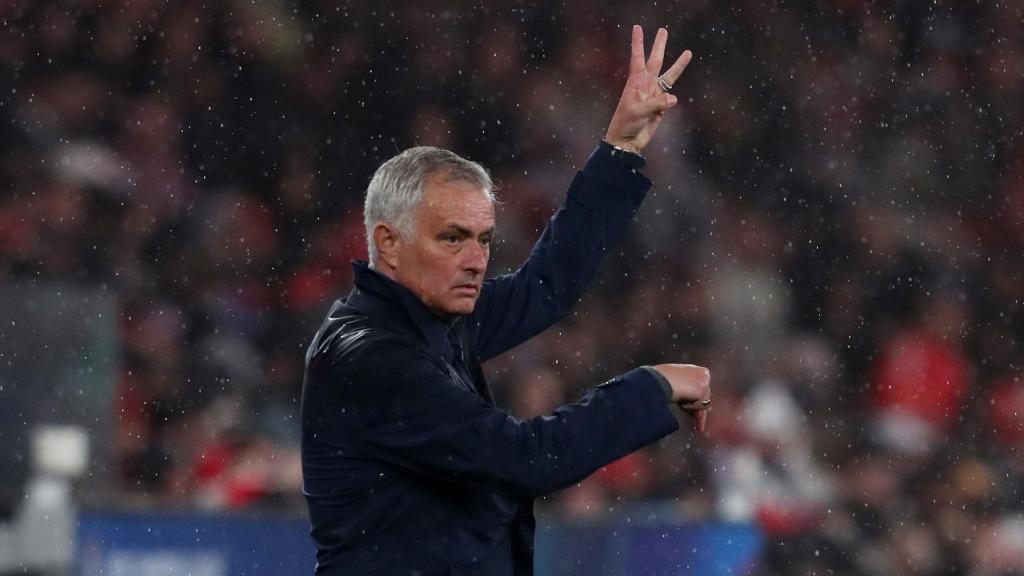 Mourinho, durante el partido contra el Real Madrid en Champions League