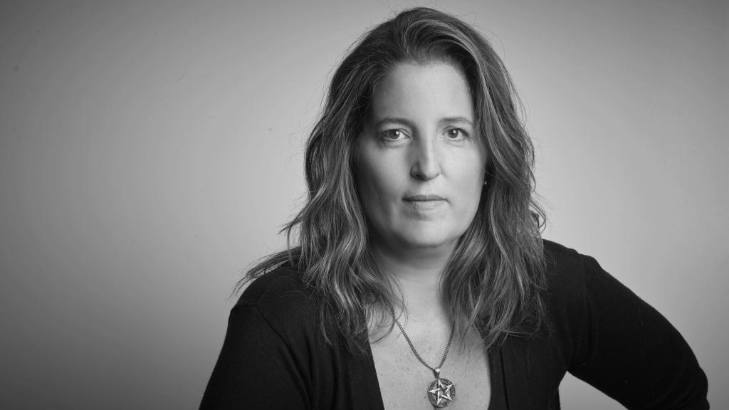 Bazterrica acaba de publicar 'Diecinueve garras y un pájaro oscuro' (Alfaguara, 2026).