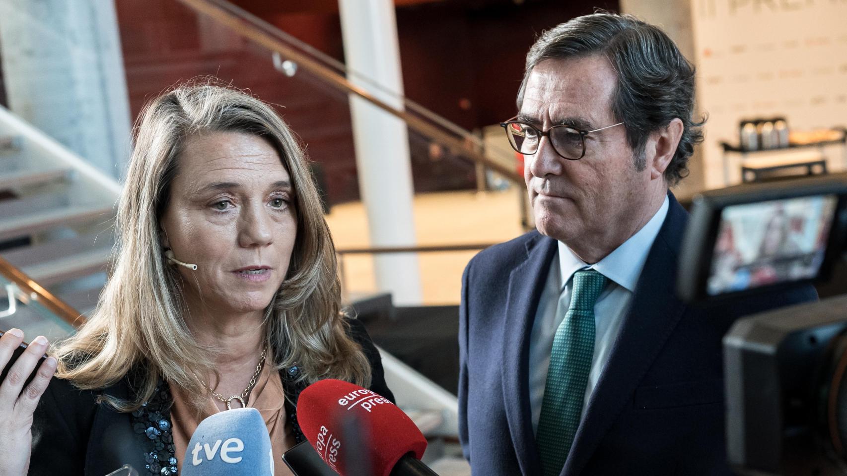 El presidente de CEOE, Antonio Garamendi, y la presidenta del Cepyme, Ángela de Miguel.