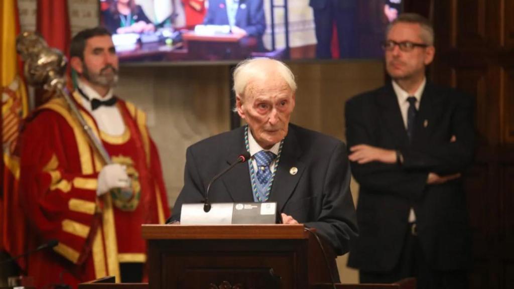 Guillermo Jiménez Smerdou cuando recibió la Medalla de la Ciudad de Málaga en 2022.