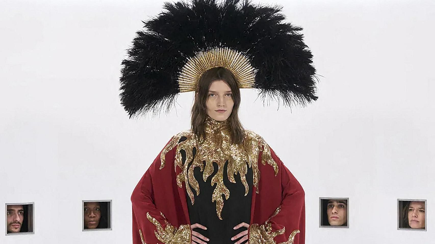 Modelo del desfile de la firma.