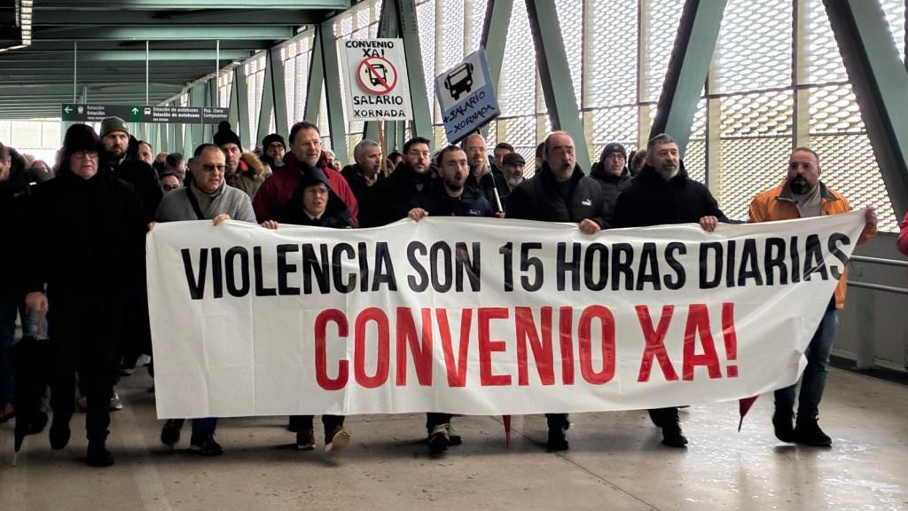 El transporte de viajeros de A Coruña protesta en Santiago: Cuando alguien no quiere negociar, se ve claro