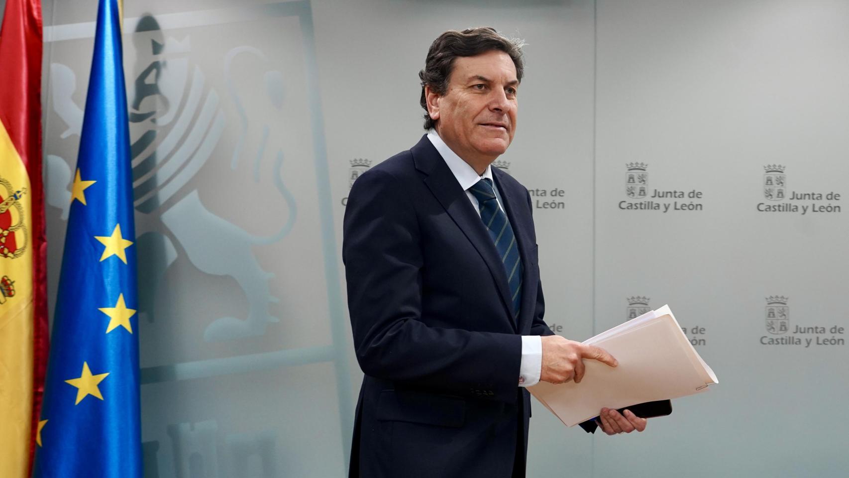 El consejero de Economía y Hacienda y portavoz, Carlos Fernández Carriedo, comparece tras la celebración del Consejo de Gobierno.