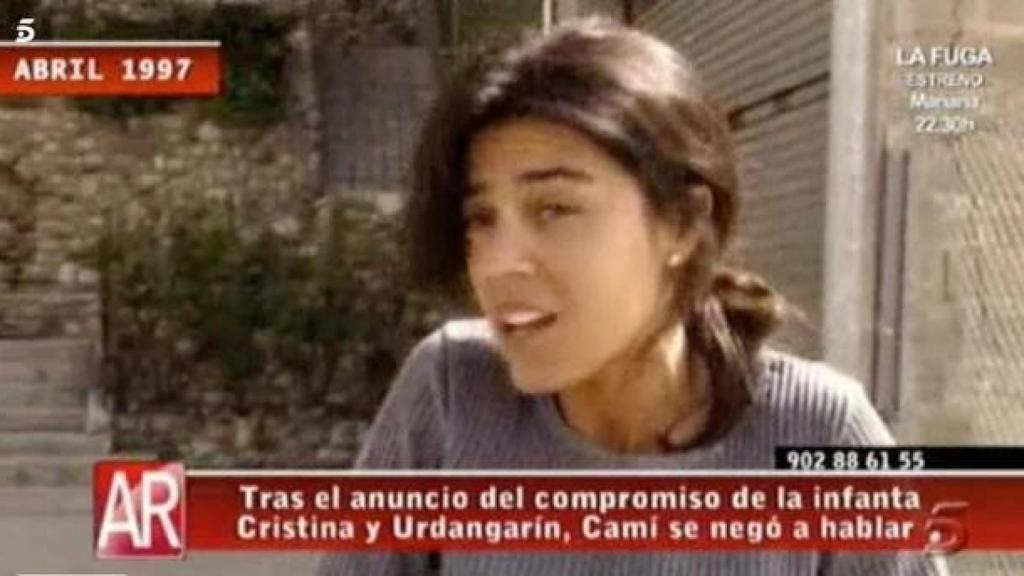 Carmen Camí, atendiendo a la prensa en 1997 tras salir a la luz la pedida de mano de Iñaki a Cristina de Borbón.